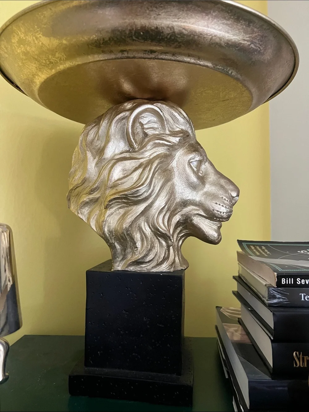 Beautiful lion serving tray stand
